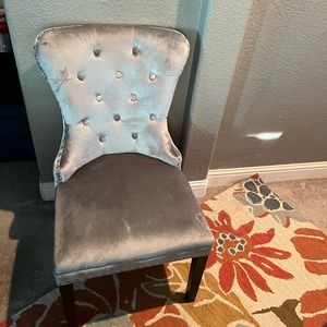 These 2 items are chairs, they are very brand new, it’s velvet an very soft.